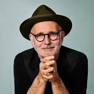 Muzyka Ludovico Einaudiego na fortepian i smyczki przy świecach