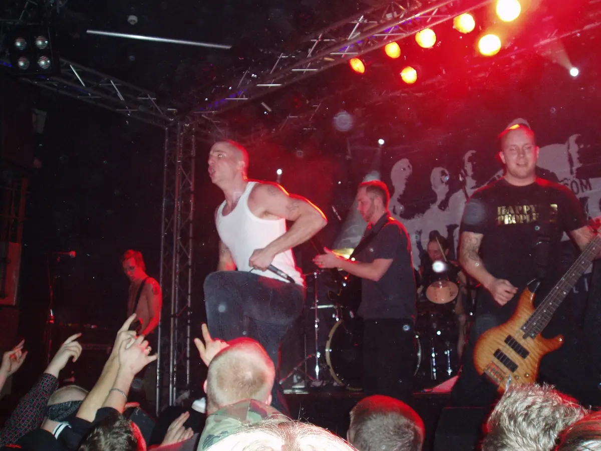 Raised Fist — Columbia Theater, Berlín