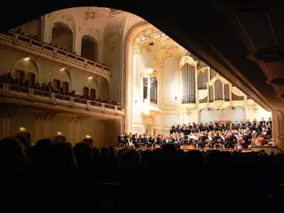 TA-TA-TA TAA! - Filharmonia Państwowa Hamburga, Schmidts Tivoli