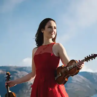 Ragnhild Hemsing (violin & Hardanger fiddle)