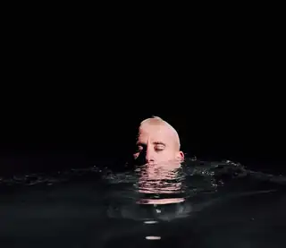 Ciało: Eli Brown