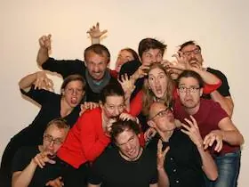 Improtatr improwizowany z FSK - napięcie, zabawa i bolące mięśnie od śmiechu — projekttheater dresden e.V., Drezno