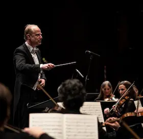Concert Lounge przed pierwszym koncertem symfonicznym - I Symfonia Brahmsa - dyrygent i prowadzący: GMD Jochem Hochstenbach — Theater Trier, Trier