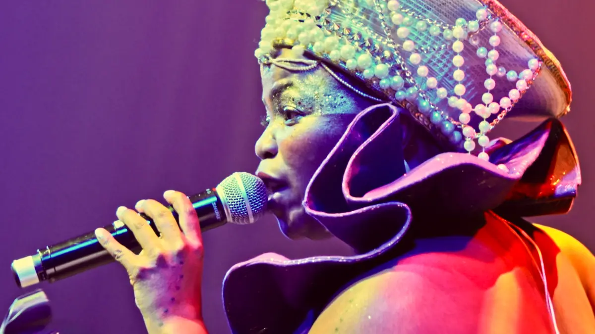 Zolani Mahola w Berlinie - Ekskluzywne odsłuchanie albumu i występ na żywo — Holzmarkt 25, Berlin