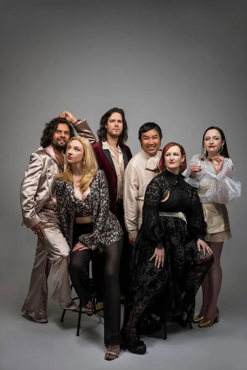 The Cast: Viva! — BKA Theater, Берлін