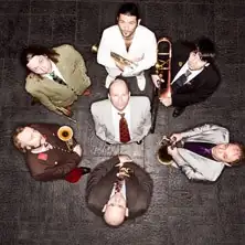 Mnozil Brass - Strau$$ - Ein Tänzchen zwischen den Stühlen