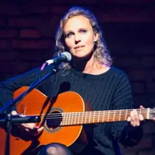 Julia Hitzenberger - Frau Julia sucht das grosse Glück — Deutsches Theater, München