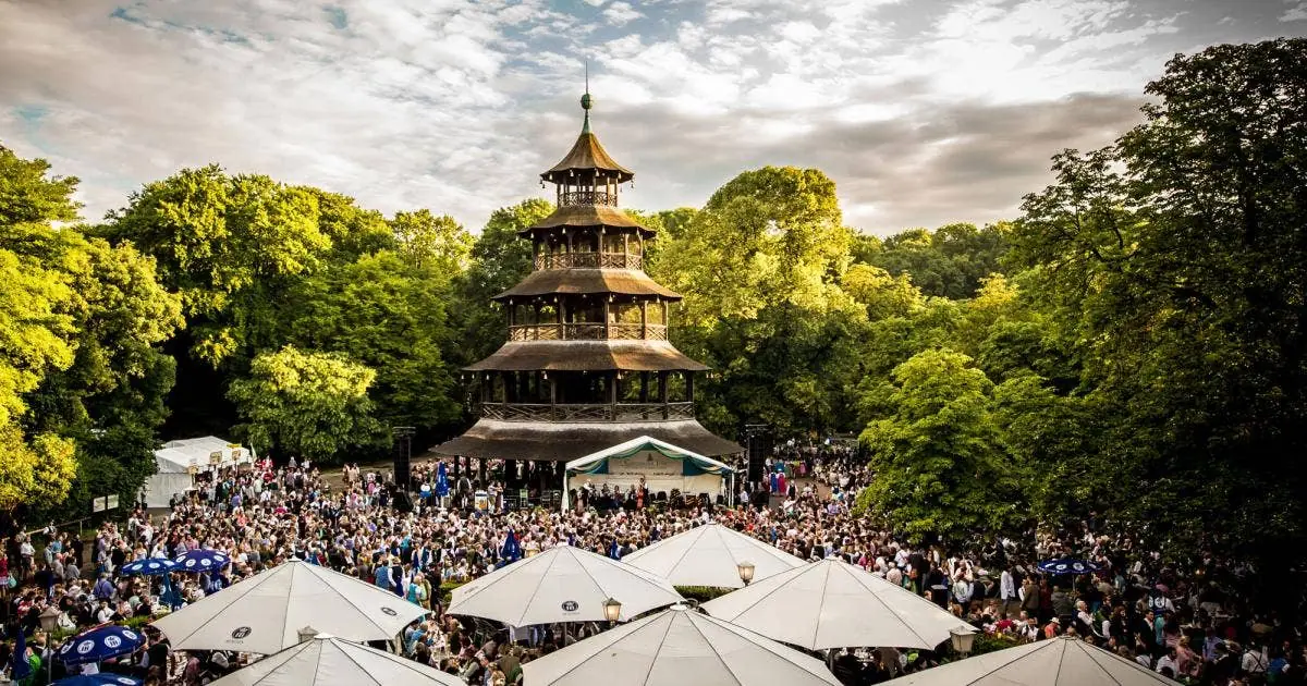Kocherlball 2026 im Englischen Garten — Chinesischer Turm, München