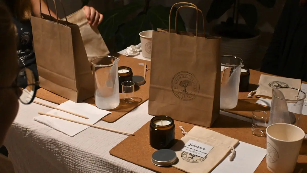 Machen Sie Ihre eigene Kerze - Duftkerzen-Workshops mit natürlichen Kerzen und Erfrischungen — NihilNovi artisan shop & cafe, Breslau