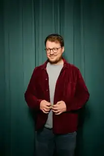 Maxi Gstettenbauer - KOMPLETT ABSURD - Preview