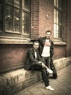 Simon & Garfunkel Revival Band - s otevřenou branou