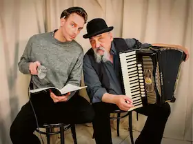 Jacques Brel - Chansons voller Leben - Julian Bender, Spiel / G.A. Schiewe, Akkordeon