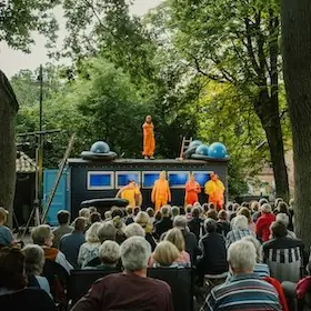 Songs for Aliens - Open Air Theater um, im und aufm Blauwagen — Burg Bodenteich, Bad Bodenteich