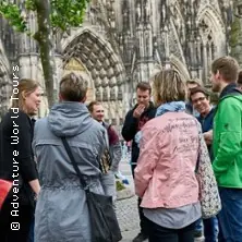 Dom und Altstadt Tour mit Kölsch — Dom Haupteingang (bei den Fahnenmasten), Köln