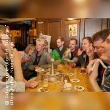 Kölsch und Brauhaus Tour ab 18  | Adventure World Tours Hamburg — Dom Haupteingang (bei den Fahnenmasten), Köln