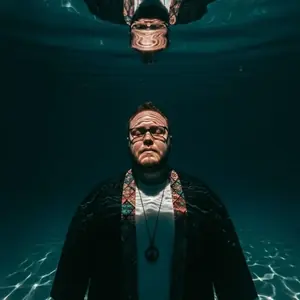 Linear — Kalima - pływająca plaża przycumowana przy pomniku Syreny, Warszawa