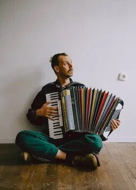 Maxi Pongratz - s "rum&num" — Rosenau - Lokalität & Bühne, Stuttgart