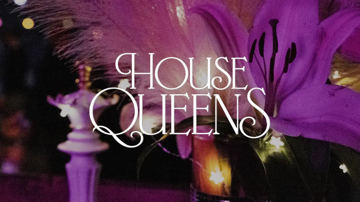 HOUSE QUEENS — Gestrandet An Der Jannowitzbrücke, Berlin