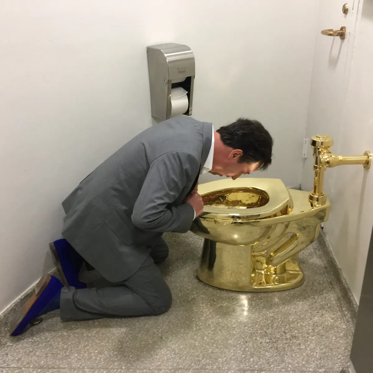 Toilet Session - A Toilet for Two — Crack Bellmer, Berlin