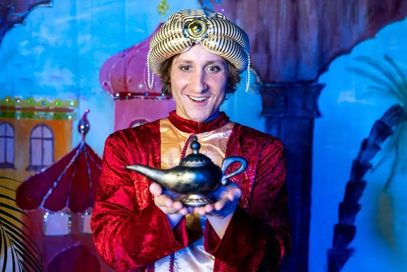 Aladdin i magiczna lampa - bajka na święto na świeżym powietrzu na Wasserterrasse — Jagdschloss Grunewald - Wasserterrasse, Berlin