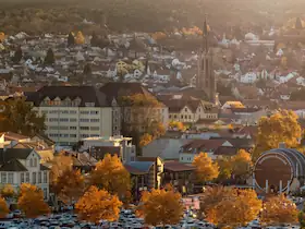 Herbstzauber: dějiny města, cibulový koláč a mladé víno
