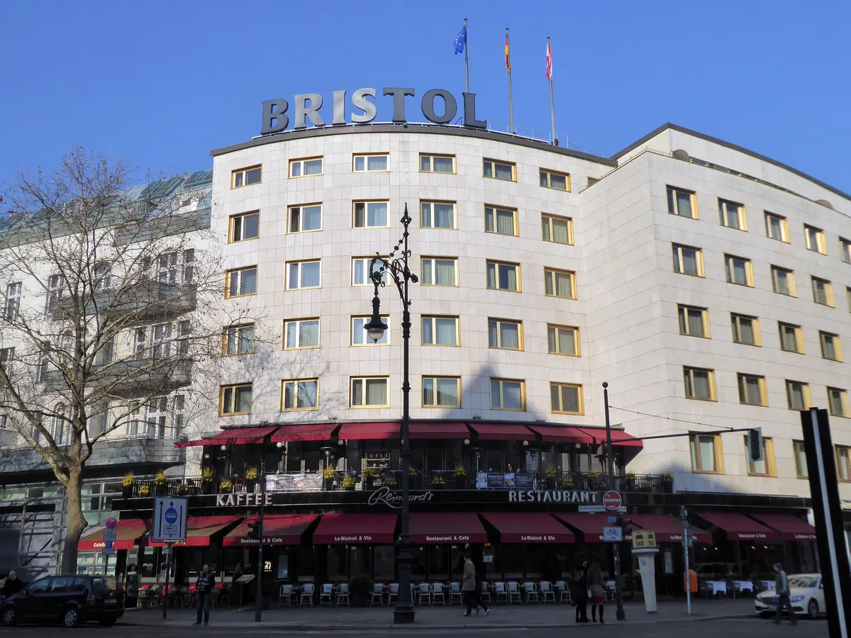 The Room — Hotel Bristol Berlin, Berlín