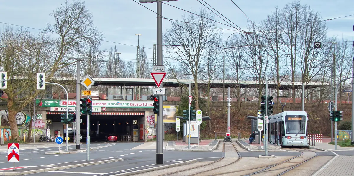 Jucki Ha - Тинейджер 90-х, застрявший в теле папы — Bahnhof Langendreer, Bochum