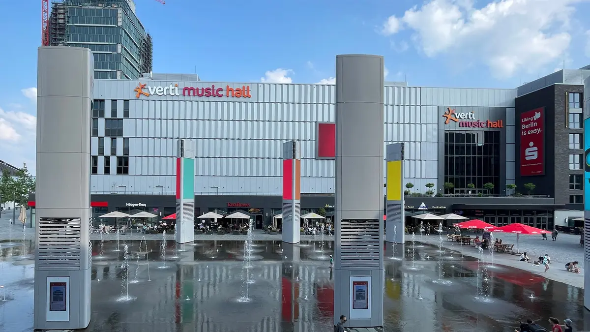 Schrotthagen - Neue Welt Tour — Uber Eats Music Hall, Берлін