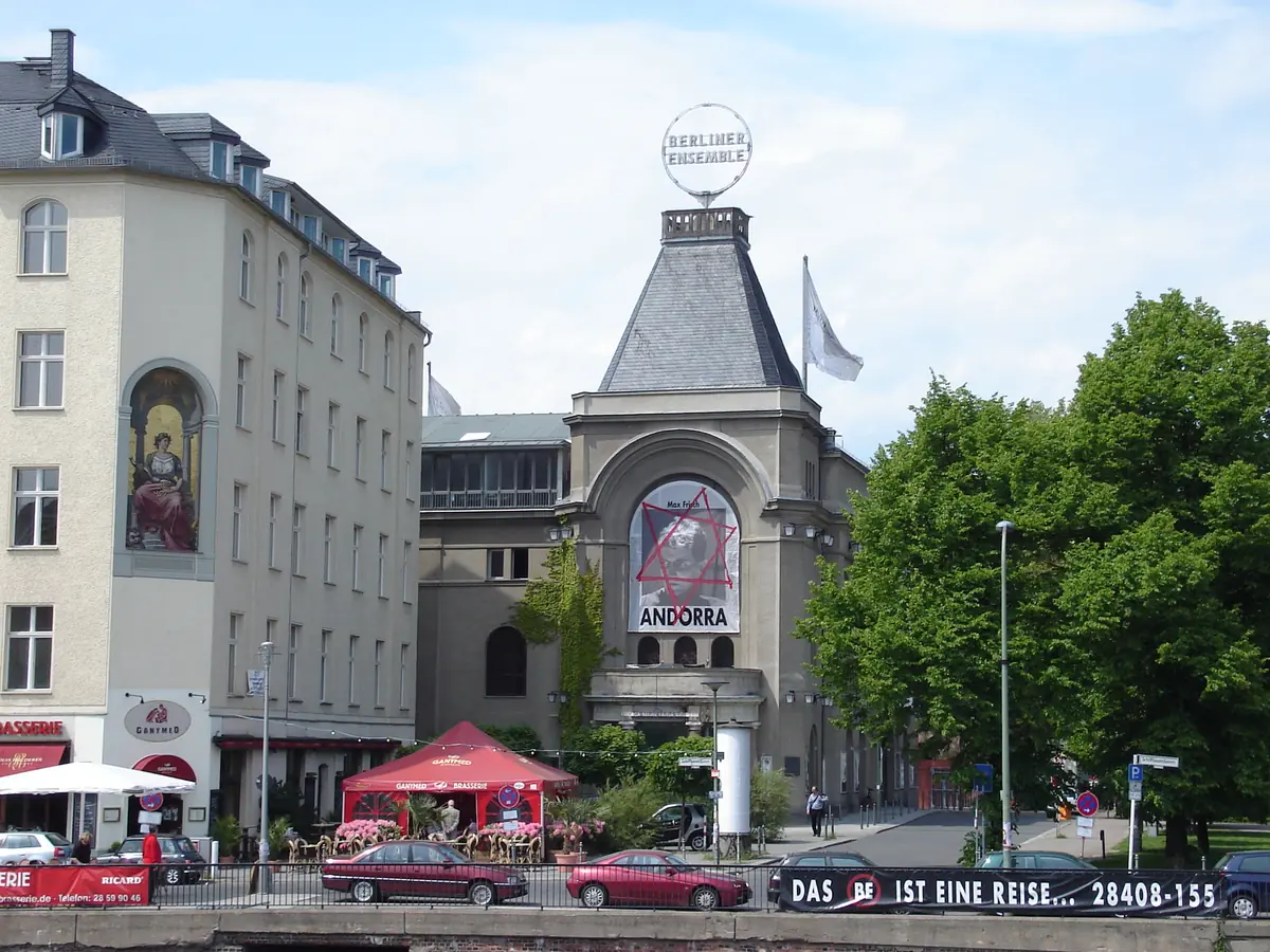 Макс Хопп: Der Hauptmann von Köpenick — Berliner Ensemble, Берлін