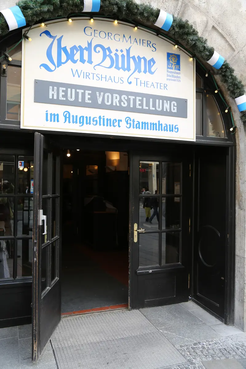 Jodlerkönigin Angela Wiedl mit Showgröße Günther Grauer — Georg Maiers Iberl Bühne, München