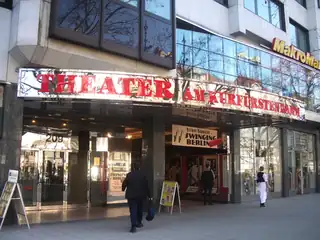 Weil wir leuchten - Komödie Berliner Privattheater