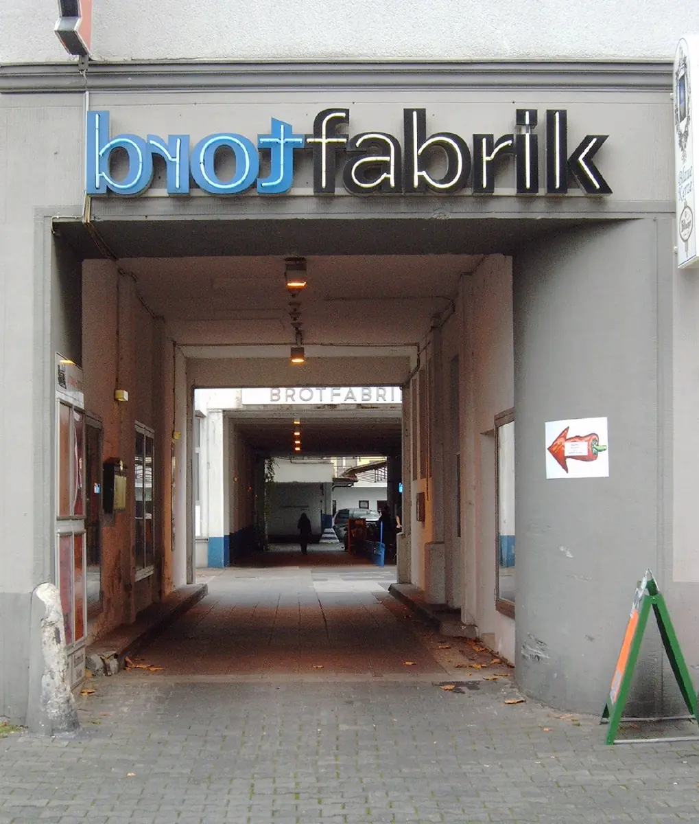 Literaturhaus Bonn: DAS ZEITGEISTERHAUS - MIT MADAME NIELSEN UND DANIEL BREITFELDER — Brotfabrik, Bonn