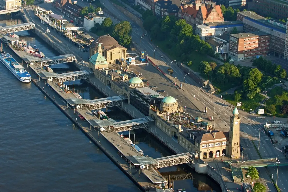 Bootsparty MALLE AHOI Hamburg | Anleger St. Pauli Landungsbrücken — Anleger St. Pauli Landungsbrücken, Hamburk