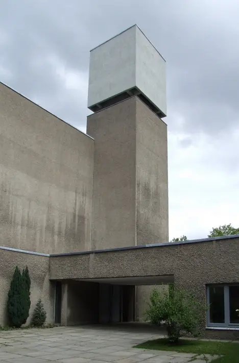 Sculpture Garden Tour - St. Agnes: Brutalismus a Königs Galerie — St. Agnes, Berlín