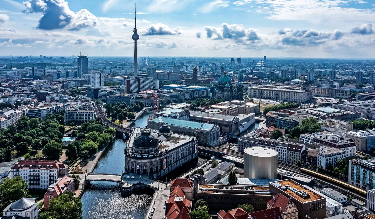 Sunset, Food & Drinks — WEEKEND CLUB BERLIN, Берлин