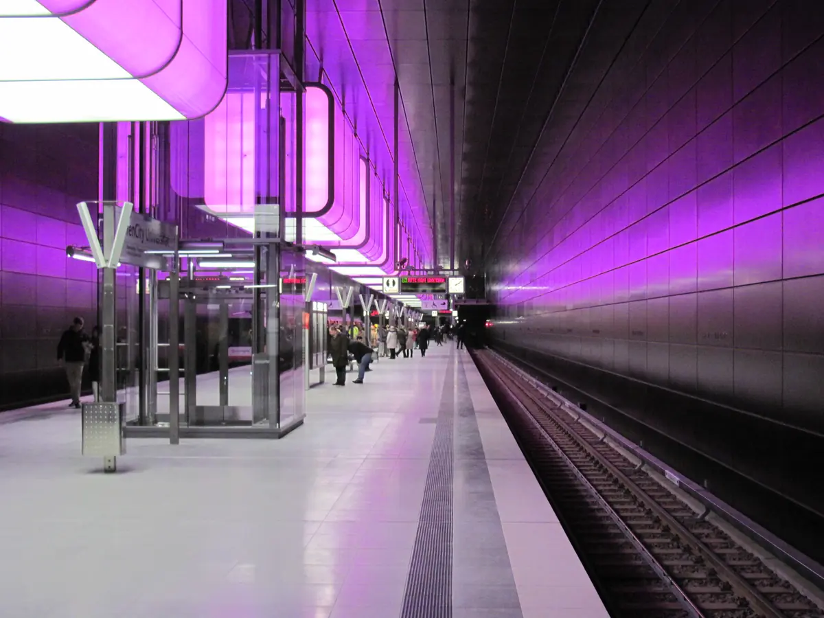 Elphi Plaza i HafenCity kulinarnie — U-Bahn-Station Überseequartier, Hamburg
