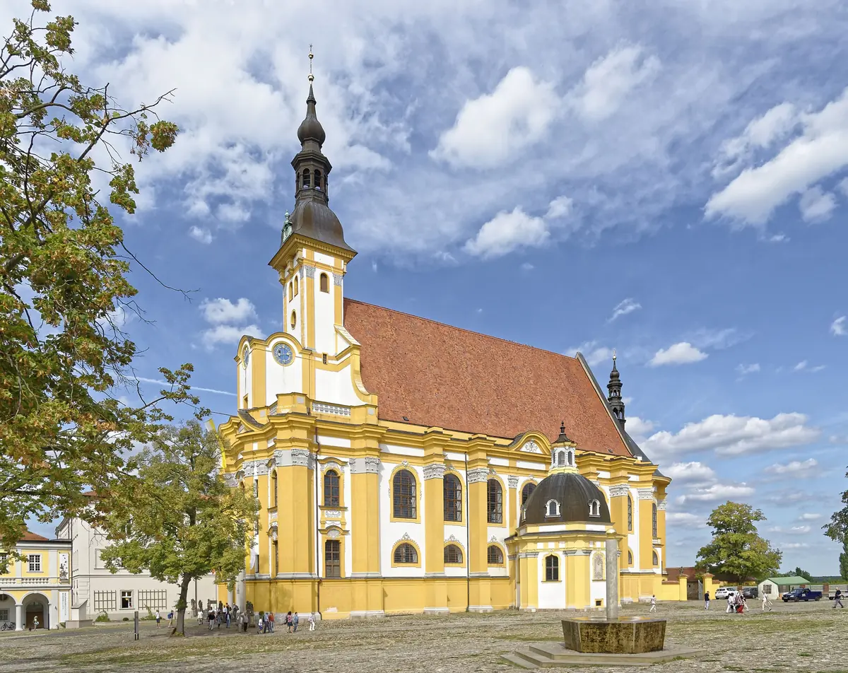 Barockgarten bei Nacht - Selling Stories & Bus Stop Stories — Kloster Neuzelle, Neuzelle